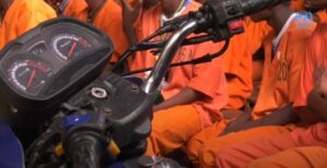 Formation en mécanique des motos pour jeunes détenus : un pas vers la réinsertion à Ngaragba